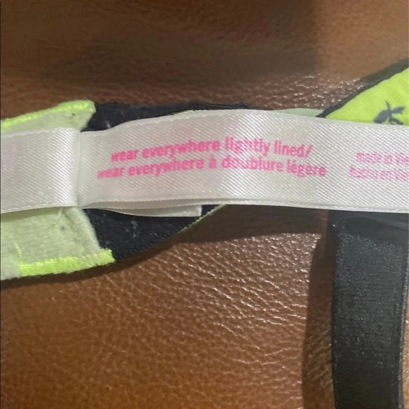 PINK bra 32DD - Picture 7 of 7